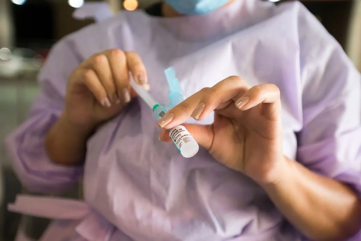 Imagem da notícia: Ceará recebe mais de 192 mil doses de vacinas contra a Covid-19 nesta quinta-feira (29)
