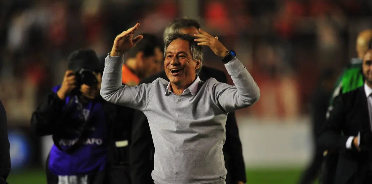 Imagem da notícia: Fortaleza tem Ariel Holan em lista final de nomes para técnico; argentino tenta saída do Santos