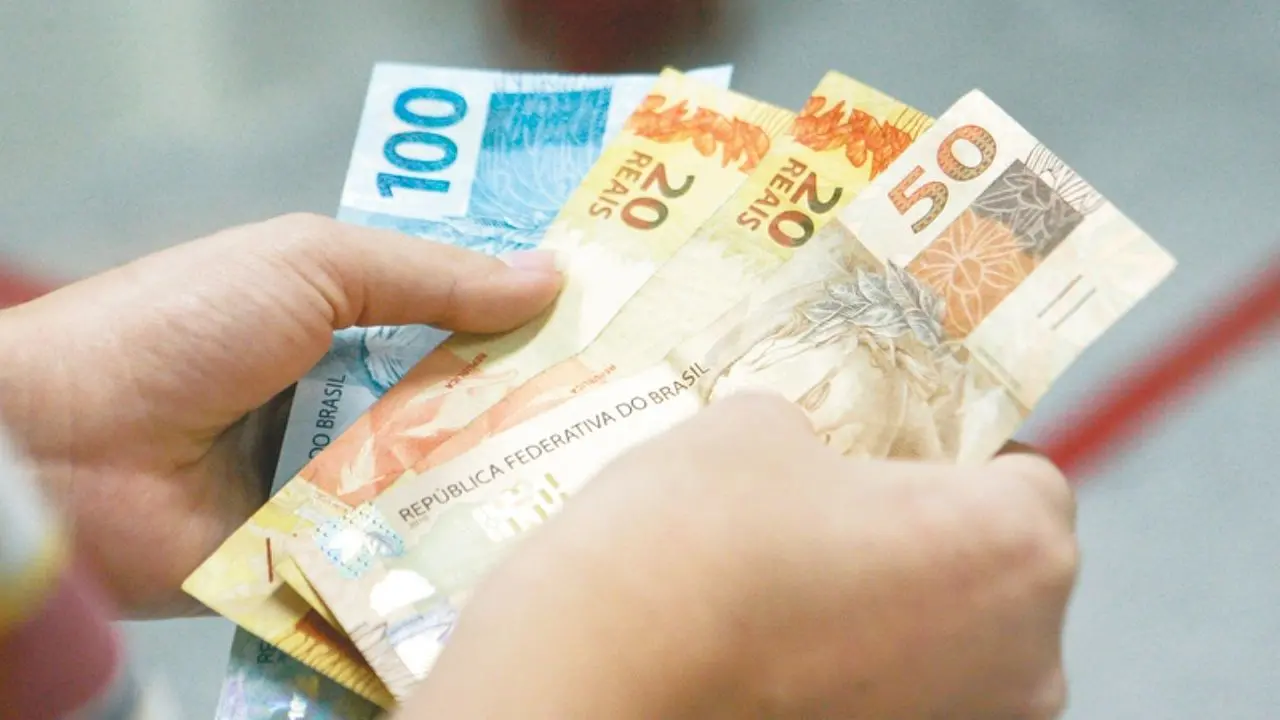 Imagem da notícia: Lista traz mais de 10 auxílios e benefícios emergenciais; saiba quem tem direito
