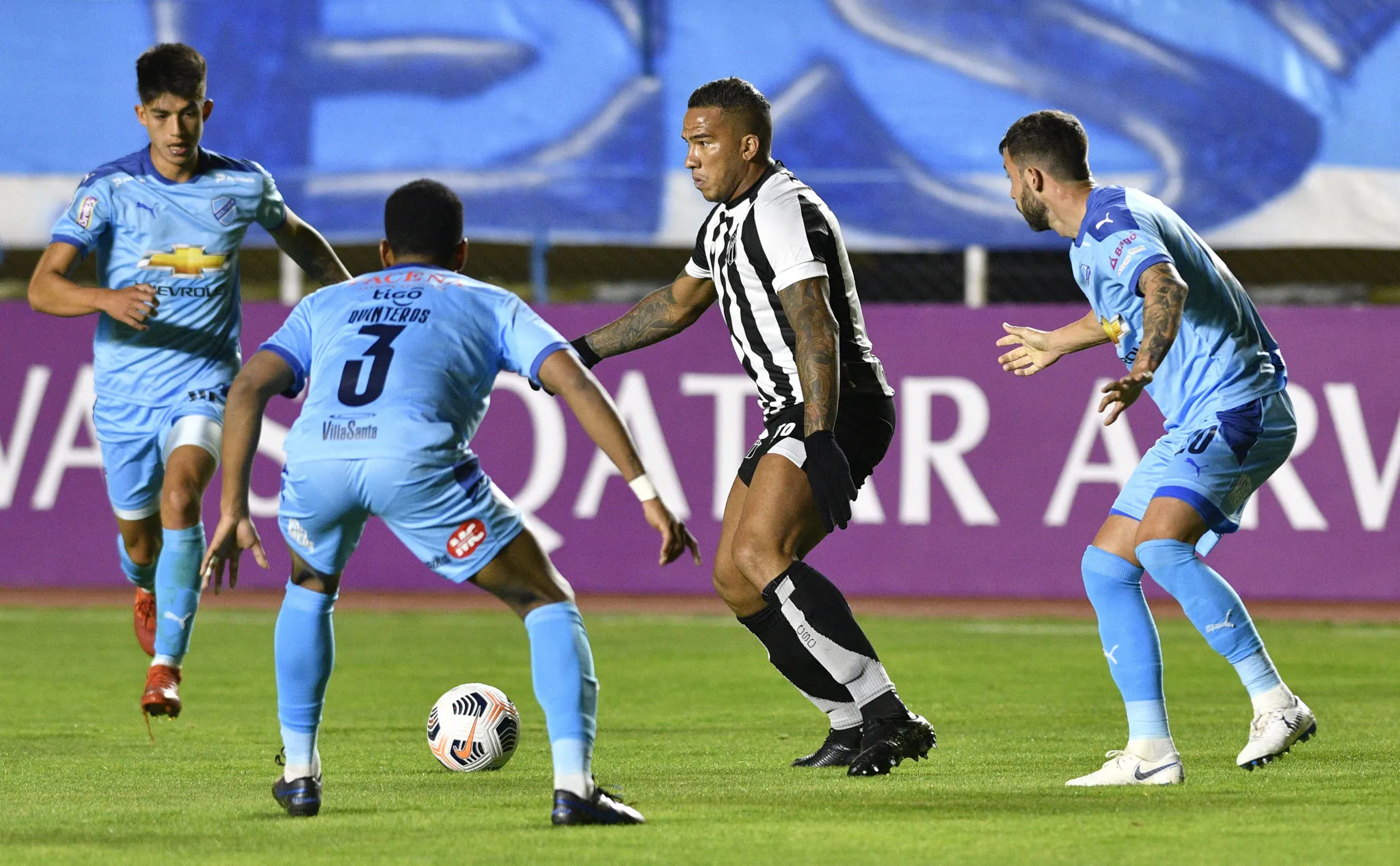 Bolívar e Ceará empataram sem gols no Estádio Hernando Siles, na Bolívia