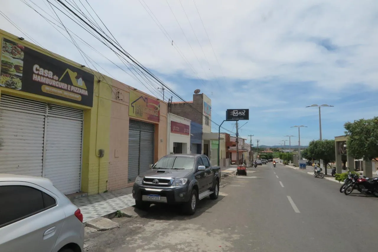 Entre os dias 9 e 18 de abril, Antonina do Norte esteve em isolamento social restritivo. Uma semana depois, a média móvel iniciou queda