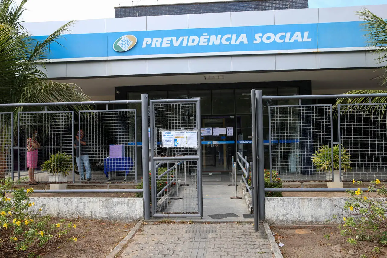 Imagem da notícia: Veja 4 benefícios financeiros aos quais vítimas da Covid-19 têm direito