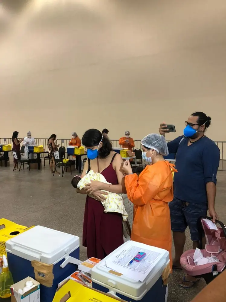 Imagem da notícia: Emoção e esperança marcam vacinação contra Covid-19 de 2.500 gestantes em Fortaleza no Dia das Mães