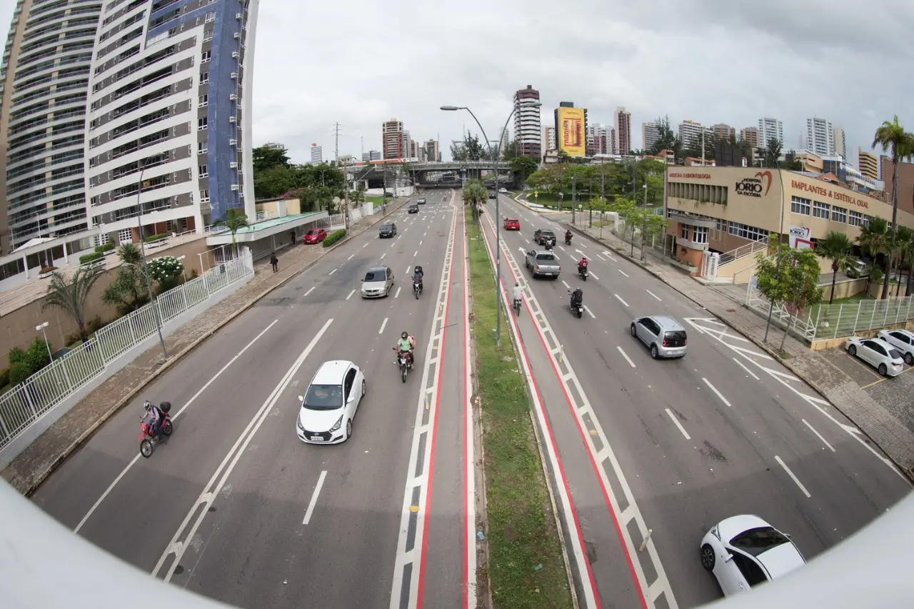 Imagem da notícia: 4 vias que tiveram readequação de velocidade em Fortaleza diminuíram em 67% o número de mortos