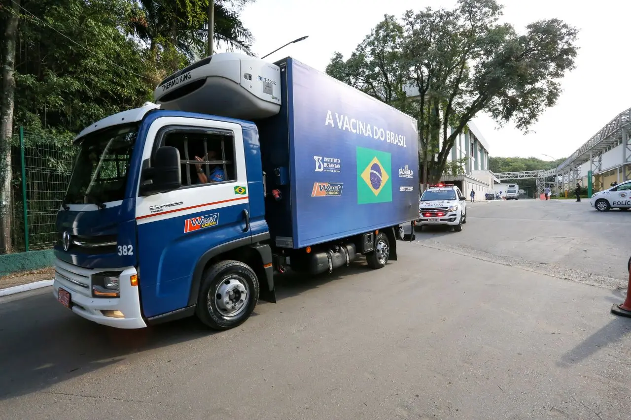Imagem da notícia: Sem matéria-prima, novos lotes de Coronavac ficam comprometidos a partir de junho