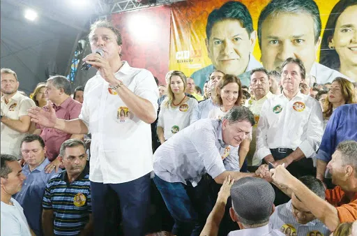 Na inauguração do comitê de campanha em 2018, Camilo teve de contornar constrangimento após vaias a Eunício no mesmo palanque que Cid