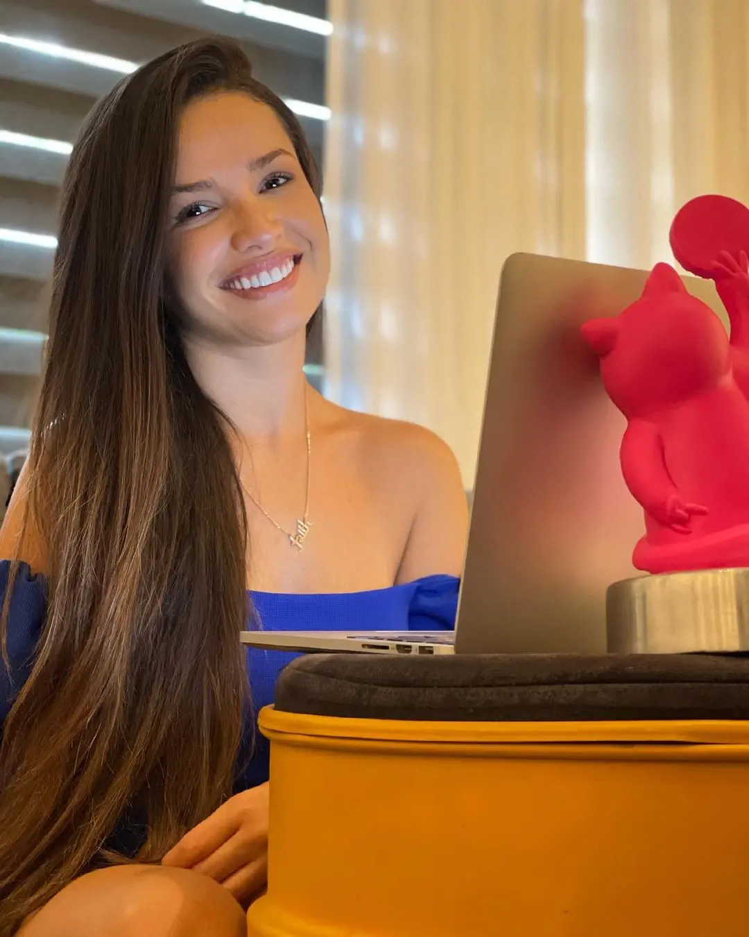 Imagem da notícia: Juliette faz 1ª live no Instagram e chega a mais de 800 mil espectadores simultâneos