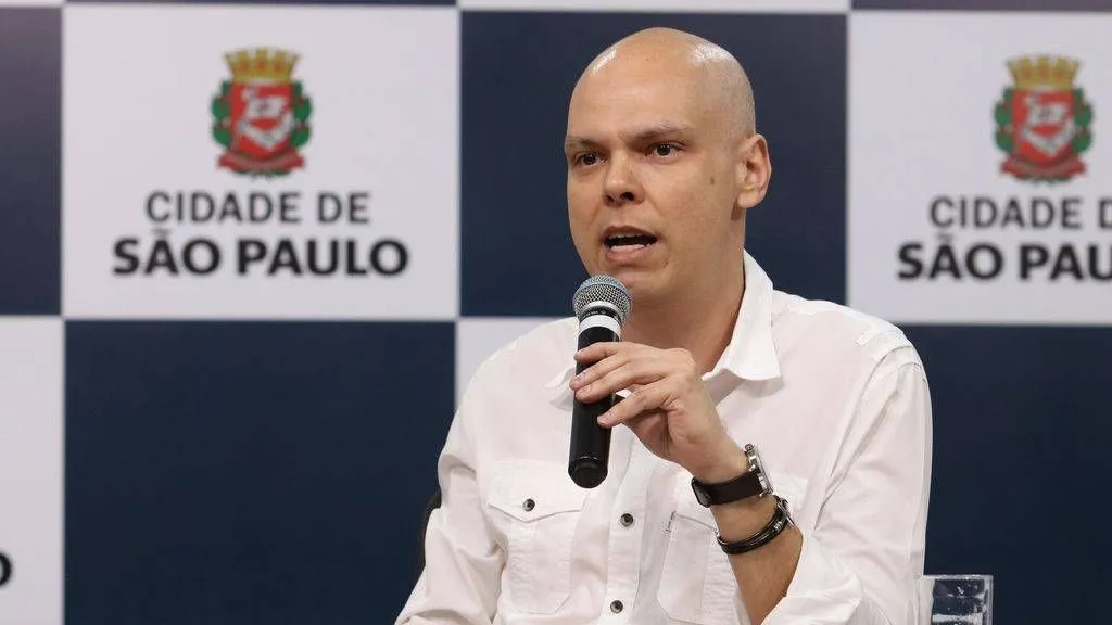 Covas faleceu neste domingo (16) às 08h20 em decorrência de um câncer da transição esôfago gástrica, após longo período de tratamento