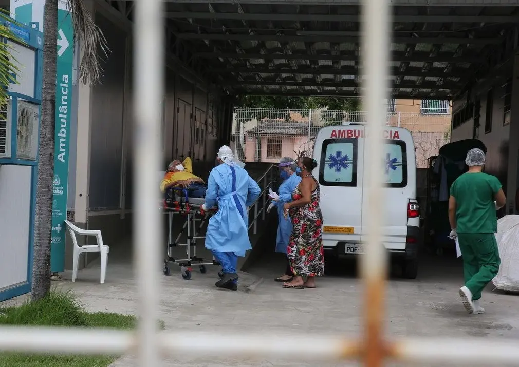 Imagem da notícia: Número de cidades cearenses no risco 'altíssimo' para transmissão da Covid-19 é o menor em um mês