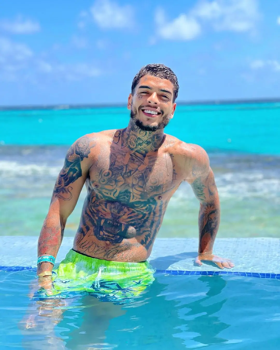 Imagem da notícia: MC Kevin estava fazendo sexo na varanda momentos antes de queda, conta testemunha