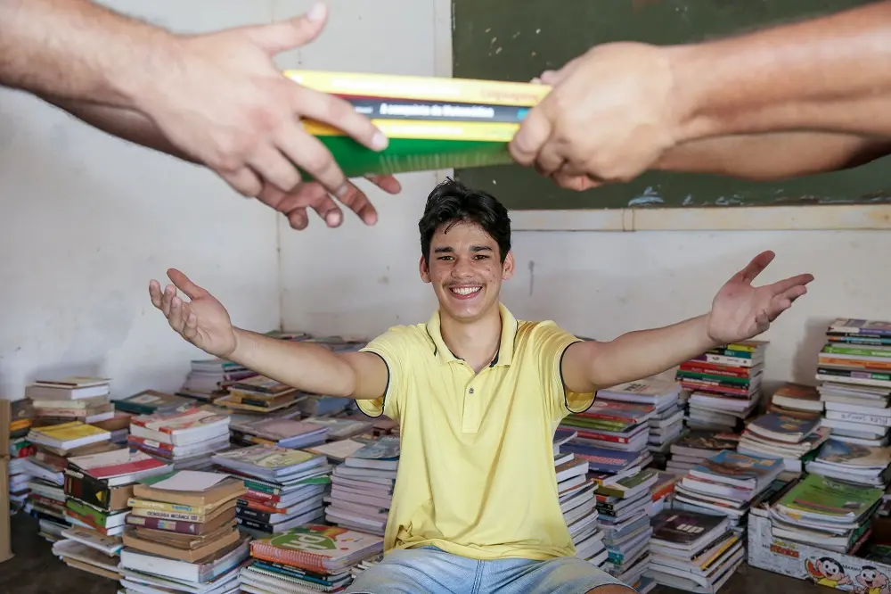 Imagem da notícia: Doe Livros Fortaleza: jovem cria projeto pelo instagram para incentivar a leitura