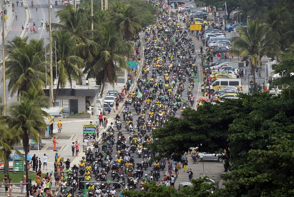 Apoiadores acompanharam o presidente durante todo o trajeto
