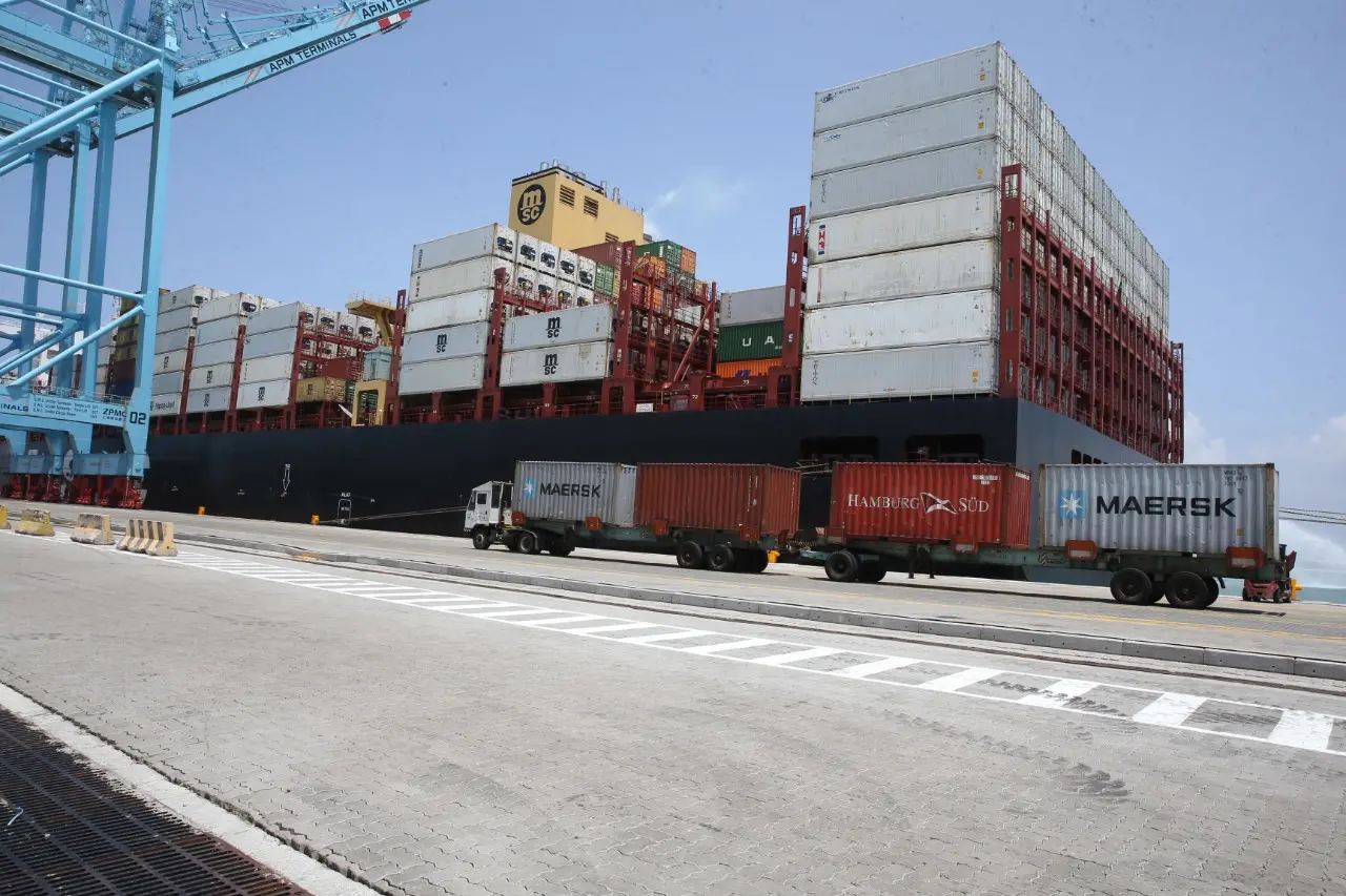 Imagem da notícia: Movimentação de cargas no Porto do Pecém cresce 44% em abril 