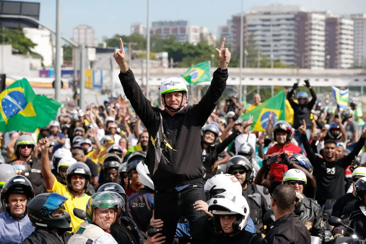 Imagem da notícia: Grupo 'Vidas Brasileiras', que tem Xuxa e Felipe Neto, pede impeachment de Bolsonaro à Câmara 