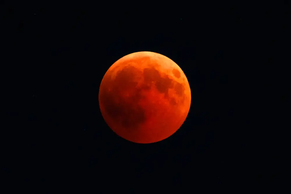Imagem da notícia 'Lua de Sangue': acompanhe ao vivo o eclipse lunar deste domingo (7)