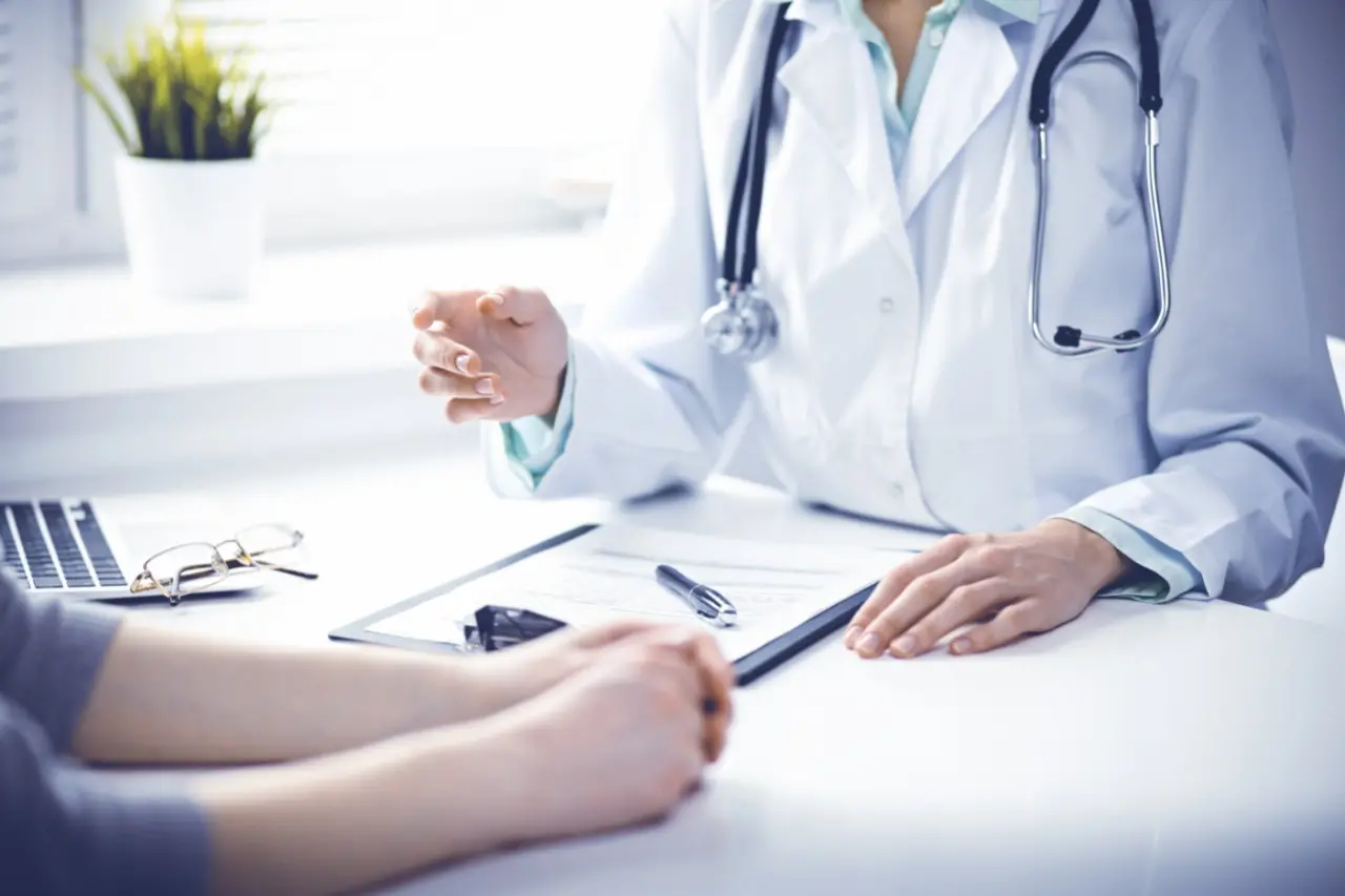 Imagem da notícia: Médicos que prescrevem tratamentos sem embasamento científico podem ser responsabilizados