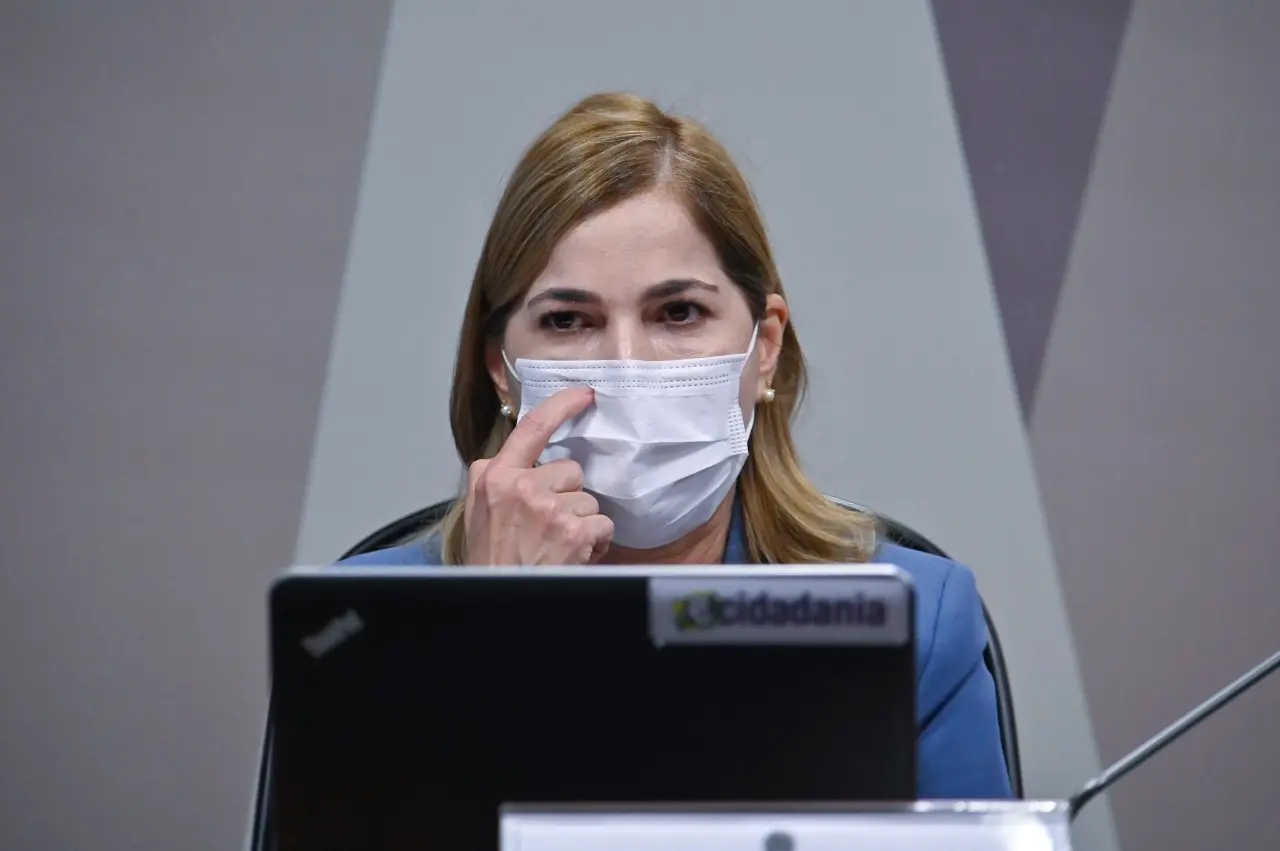 Imagem da notícia: Na CPI da Covid, Mayra Pinheiro reforça papel de escudo técnico do Governo, dizem analistas