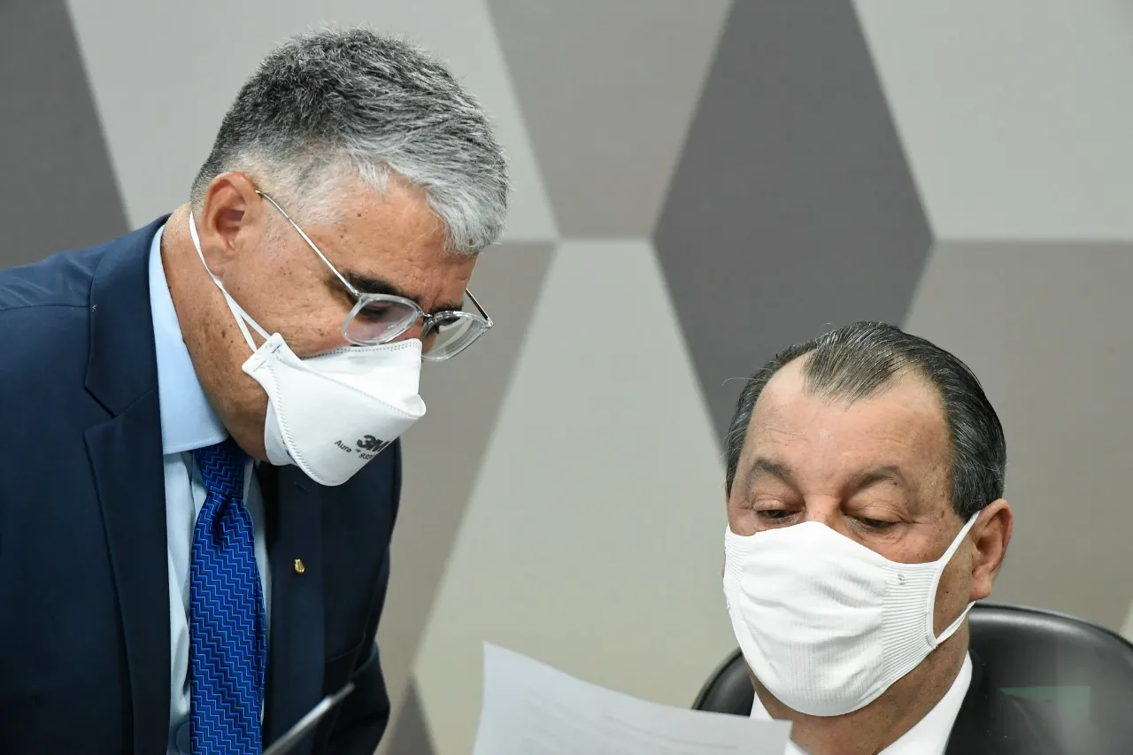 Divergências de posicionamento levaram a outras discussões entre os dois senadores