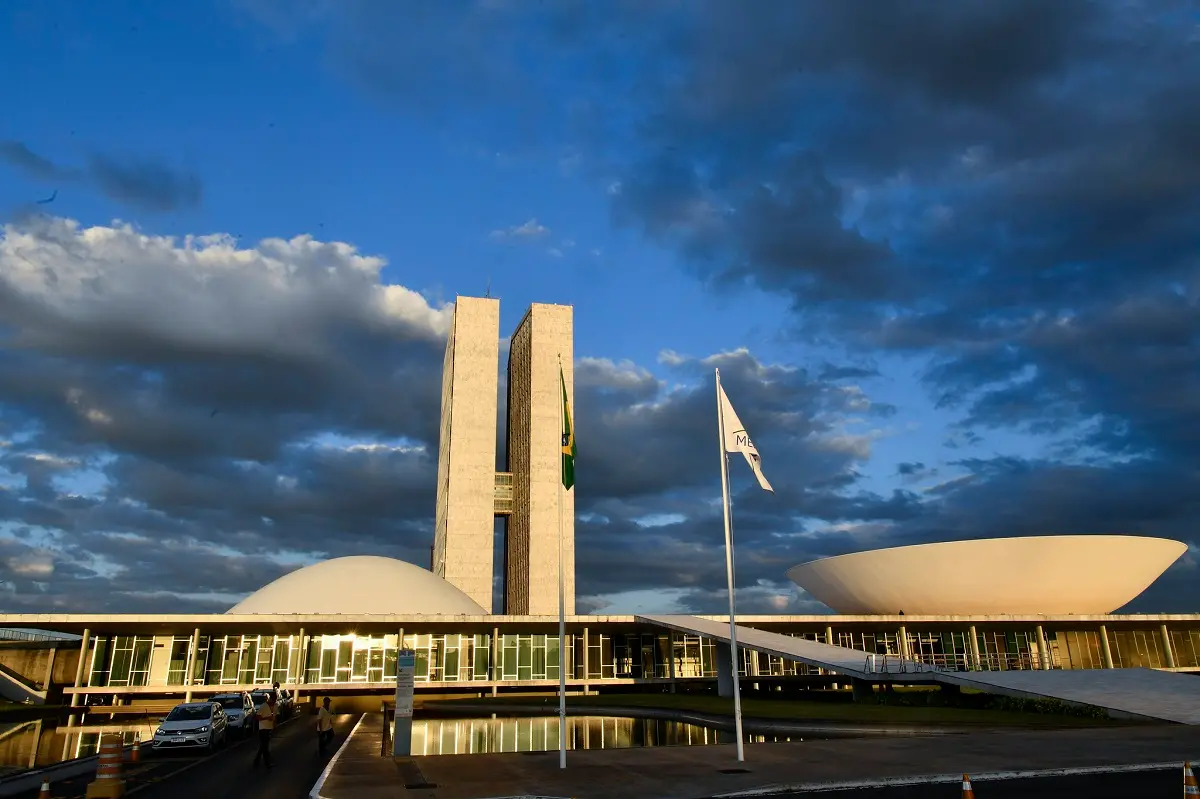 Imagem da notícia: Projeto para baixar preço da gasolina deve entrar na pauta do Senado em fevereiro