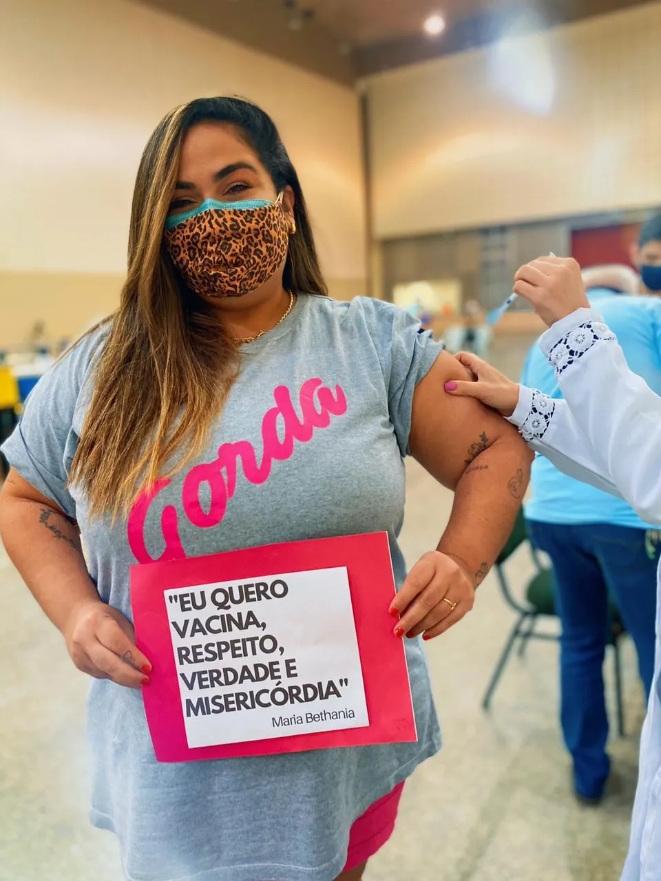 Influenciadora e designer de moda, Carol Zacarias organizou um mutirão para que 150 pessoas tenham laudo médico que comprove a comorbidade