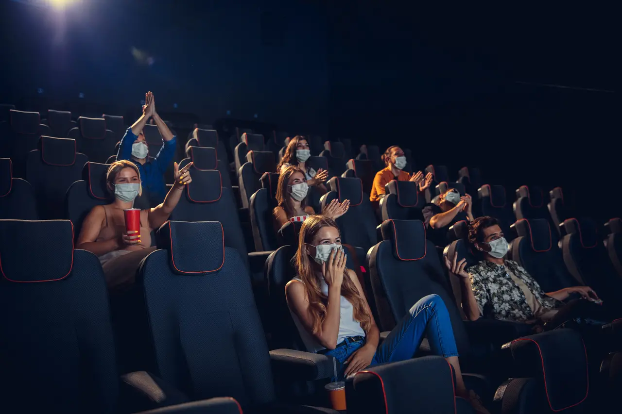 Imagem da notícia: Setores querem liberação de cinemas e horário mais amplo em restaurantes em novo decreto no Ceará
