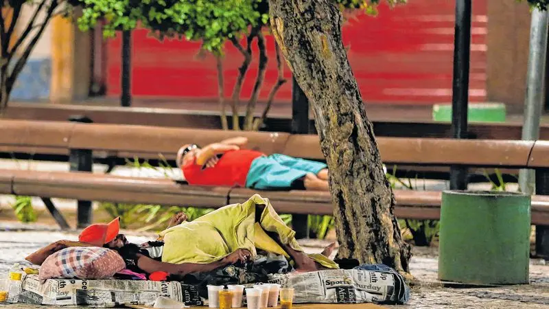 Imagem da notícia: População em situação de rua tem dificuldades para acessar vacinação devido à falta de documentos