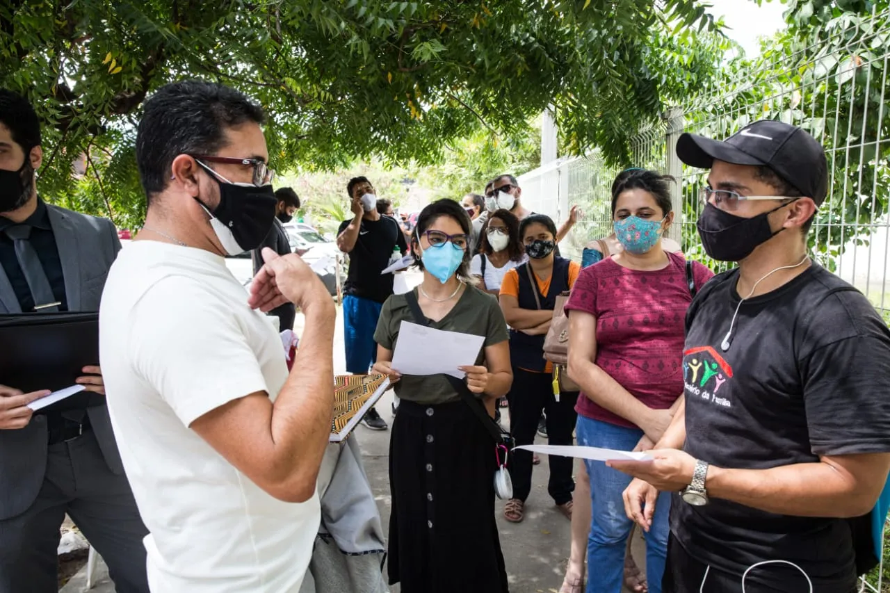 Membros da Apeoc estiveram no Cuca Jangurussu dando orientações a professores