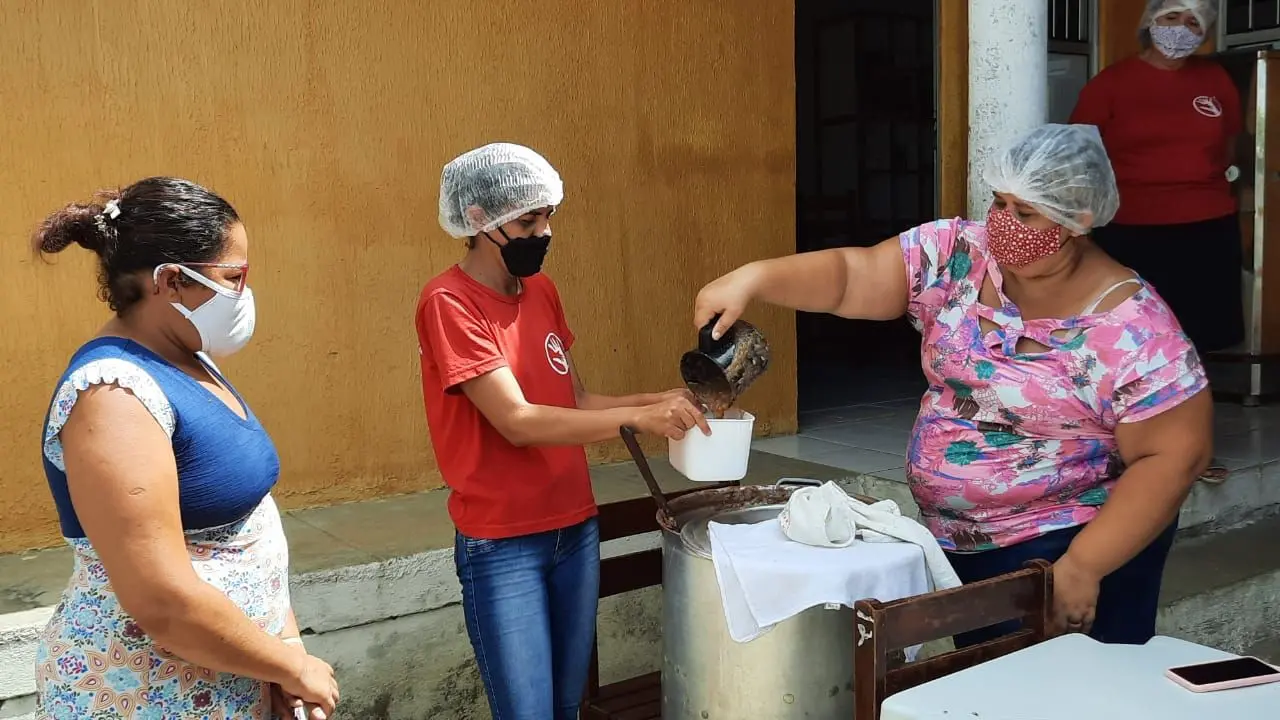 Imagem da notícia: Com cestas básicas e auxílios de emergência, combate à fome volta ao radar político no Ceará