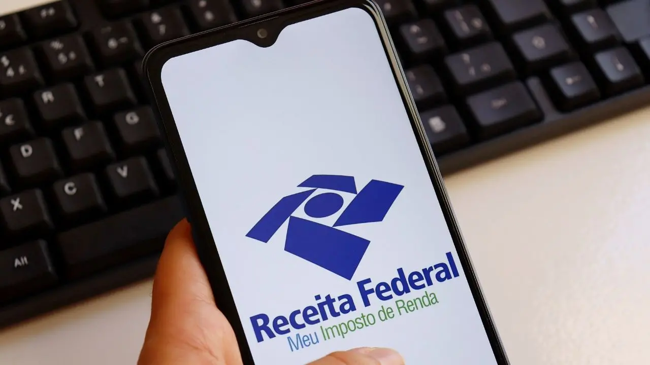 Imagem da notícia: Foi vítima de fraude no auxílio emergencial e descobriu no IR 2021? Receita orienta o que fazer