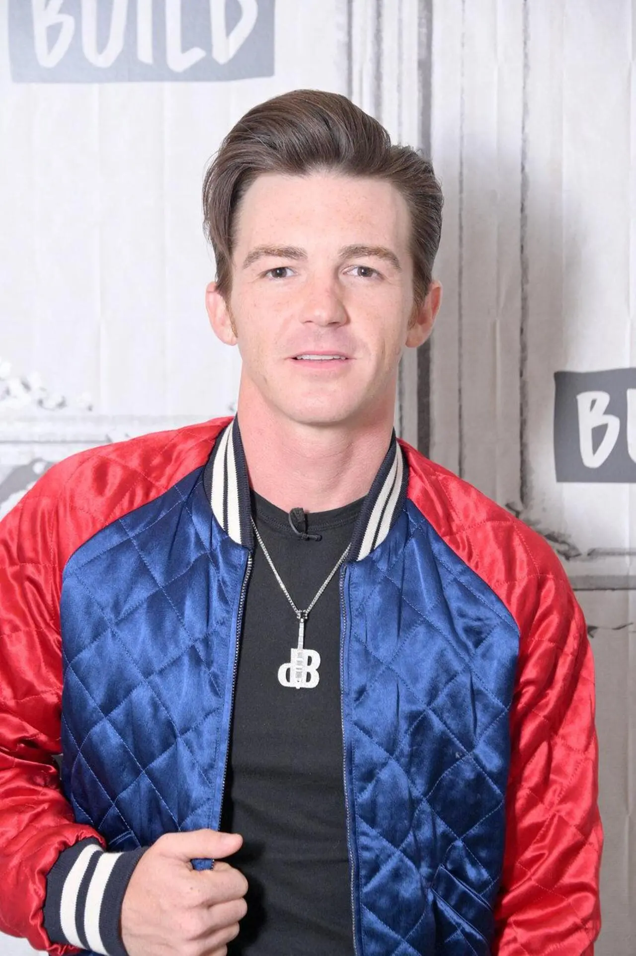 Imagem da notícia: Drake Bell, astro de 'Drake e Josh', é indiciado por crime contra menor de idade nos EUA