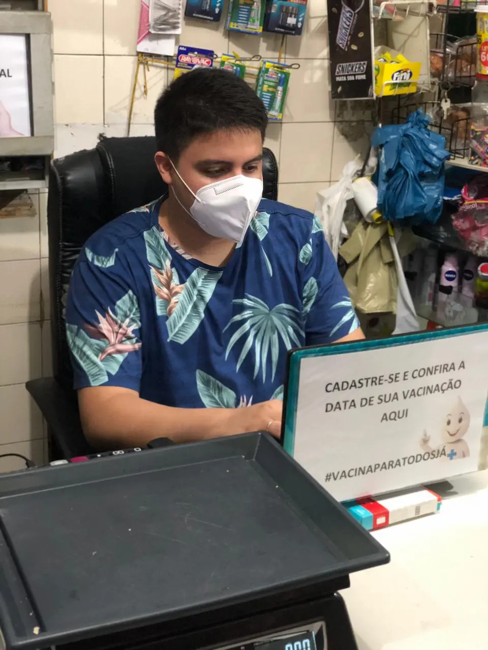 Imagem da notícia: Mercearia realiza, gratuitamente, cadastro de vacinação para pessoas sem internet em Fortaleza