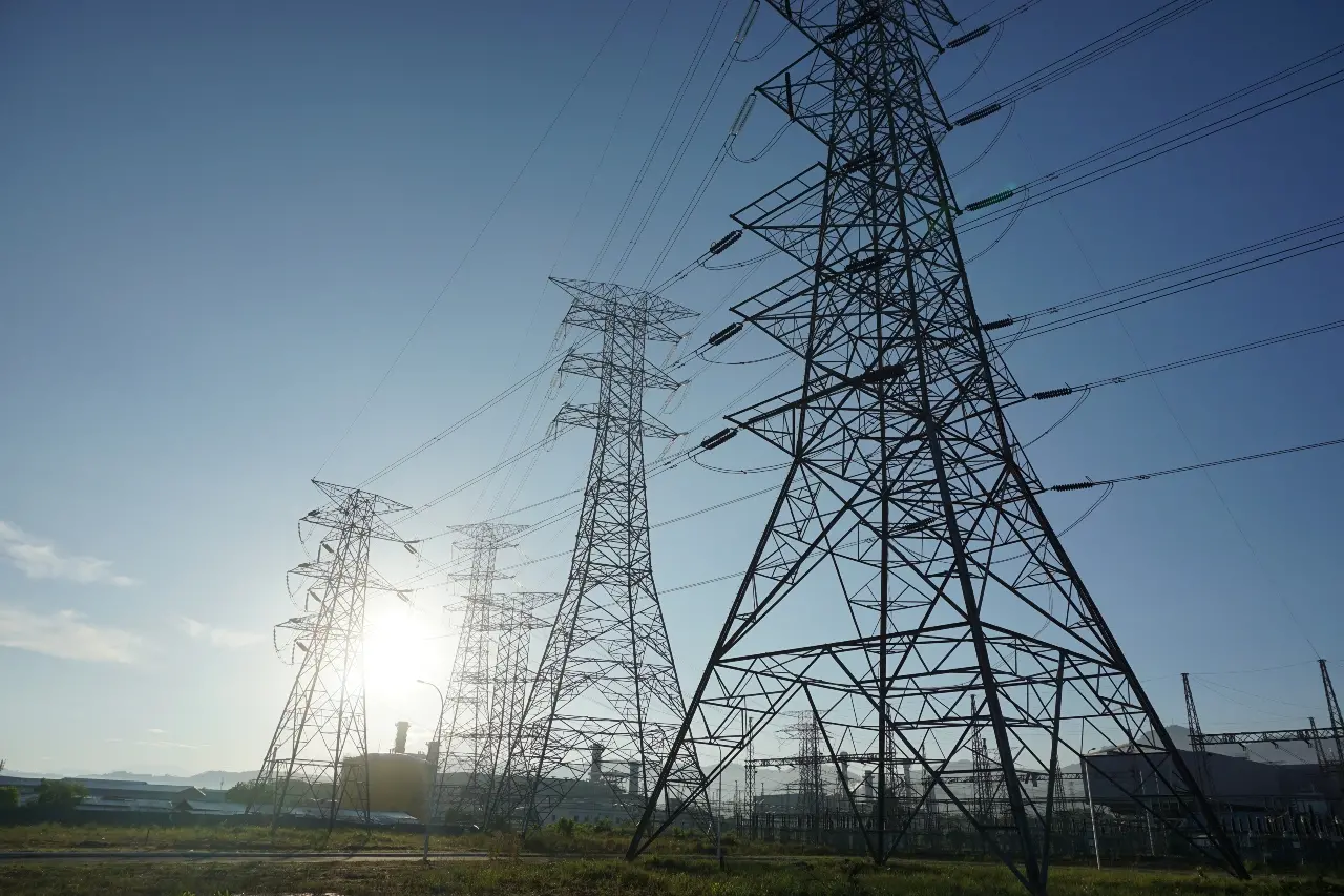 Imagem da notícia: Com reajuste de bandeira tarifária, contas de energia devem ficar ainda mais caras em 2021 