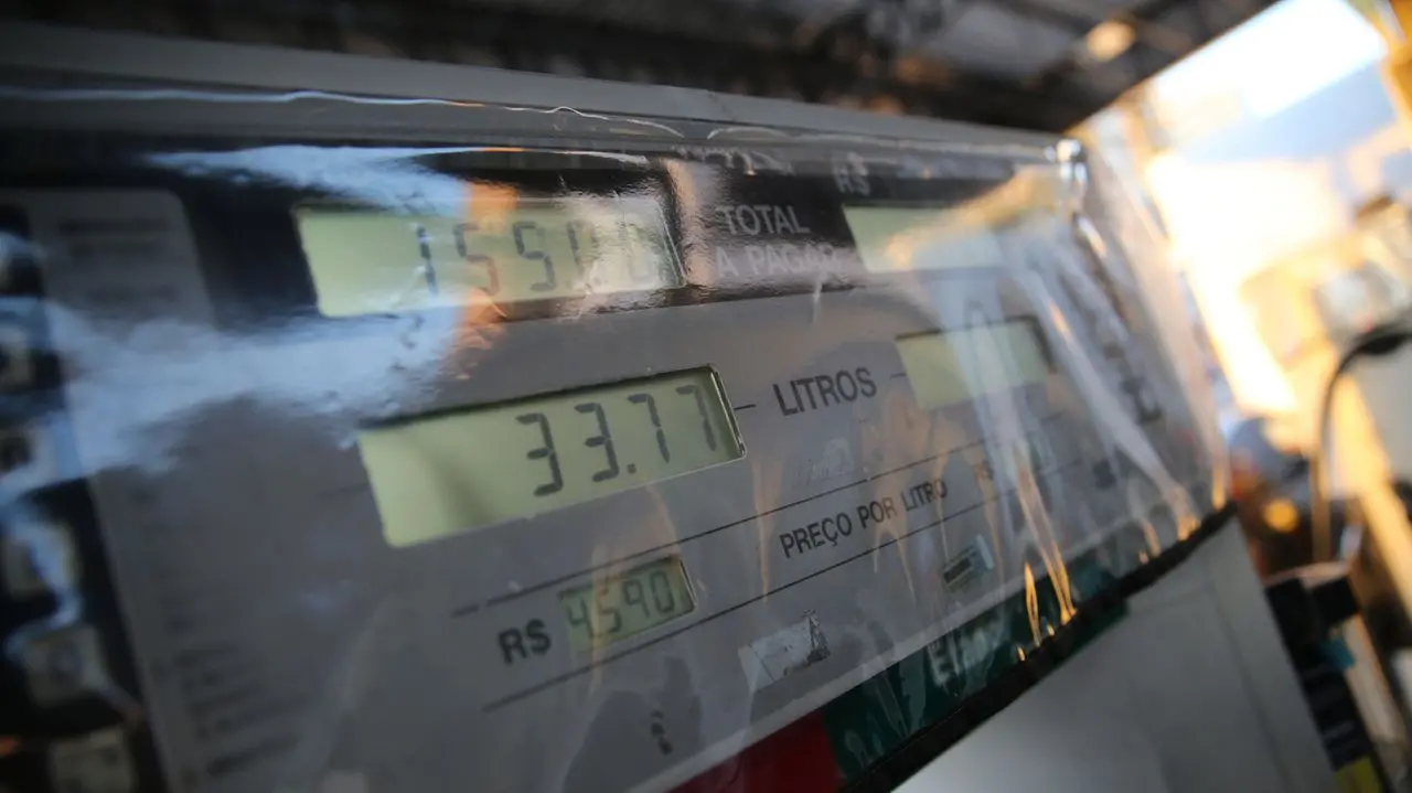 Imagem da notícia: Inmetro altera regras sobre bombas de combustíveis para evitar fraudes