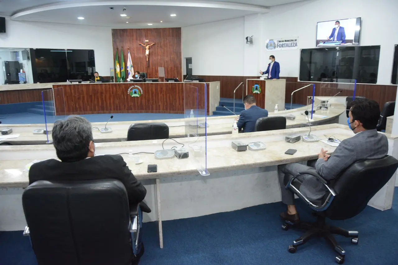 Imagem da notícia: Após 13 anos na suplência, empresário toma posse como vereador de Fortaleza pela 1ª vez