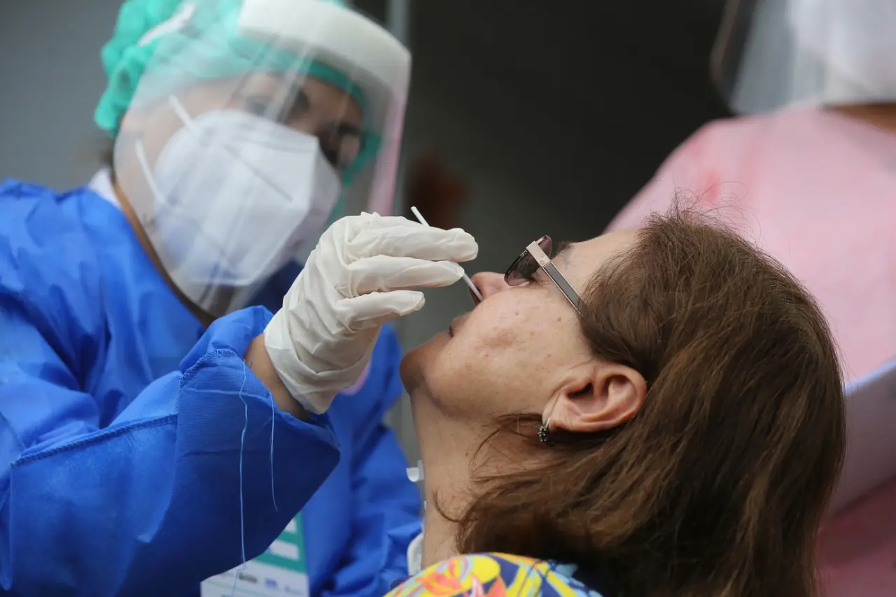 Imagem da notícia: Com menos exames realizados, positividade de testes para Covid-19 cai no Ceará