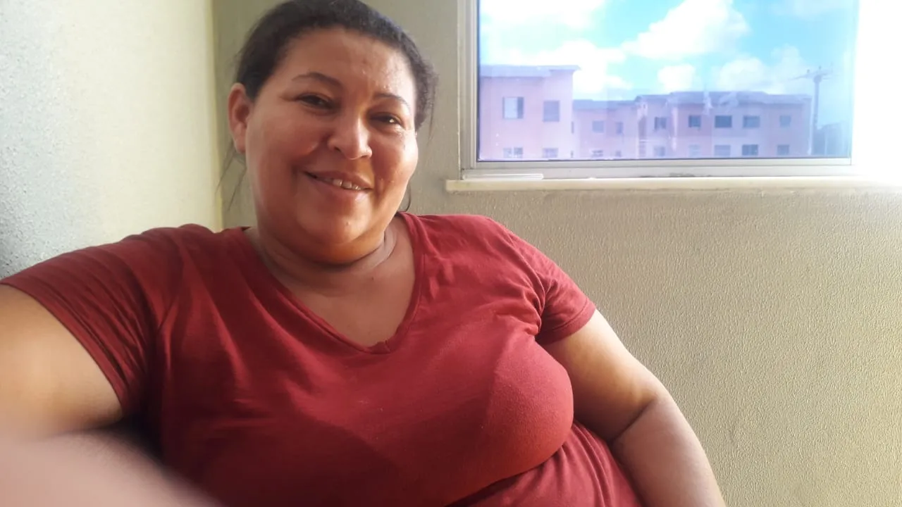 Considerando as dificuldades de acesso aos itens de higiene, Márcia também compartilha doações recebidas com mulheres em situações mais precárias