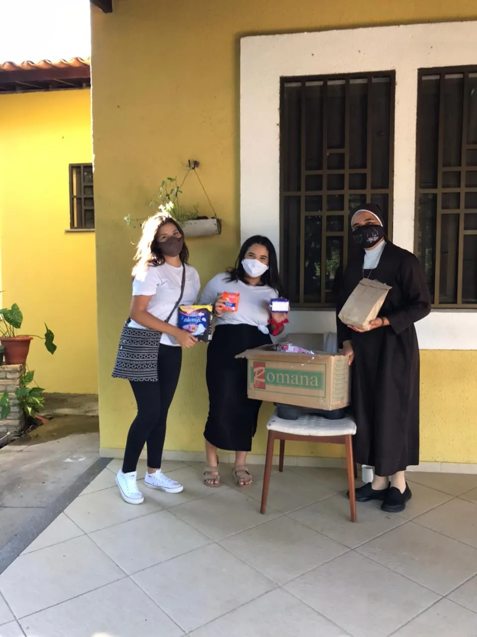 Buscando proporcionar dignidade menstrual às mulheres, o projeto também já realizou parceria com o Lar Santa Mônica