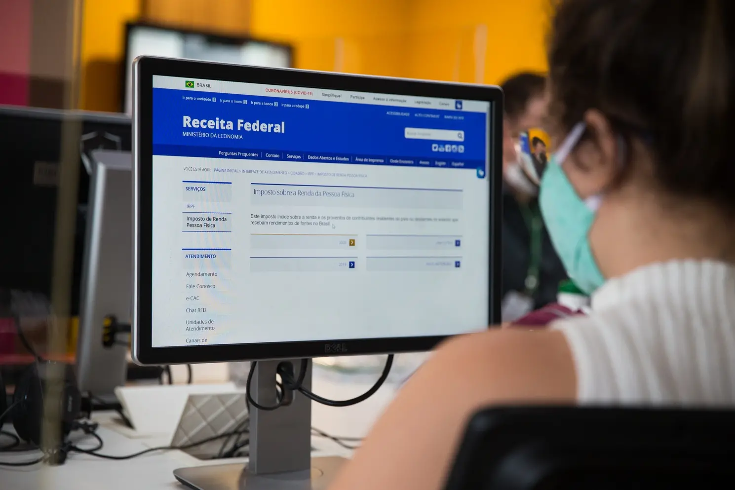 Imagem da notícia: Receita libera consulta ao 2º lote de restituição do Imposto de Renda 2021 hoje