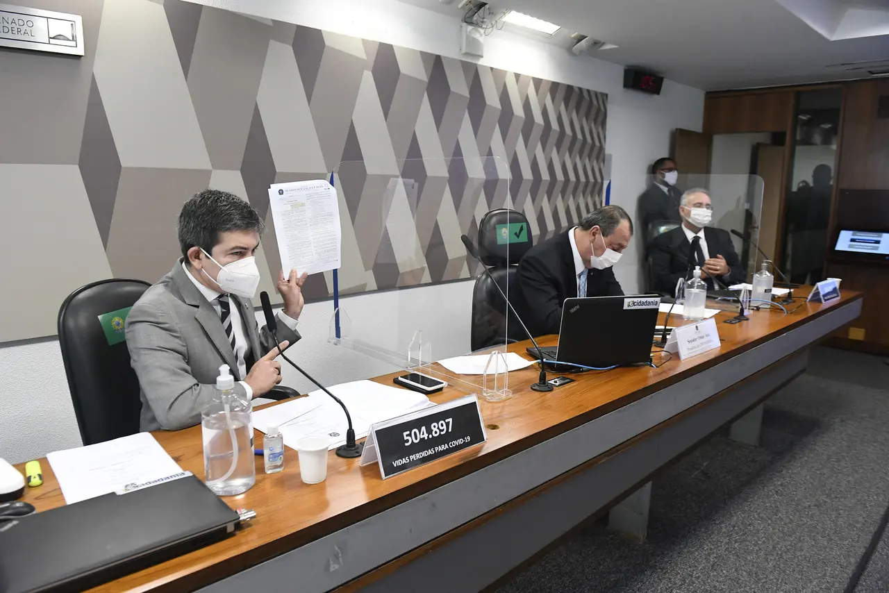 Vice-presidente da CPI da Covid, Randolfe Rodrigues (Rede-AP); presidente da comissão Omar Aziz (PSD-AM); relator da CPI Renan Calheiros (MDB-AL).