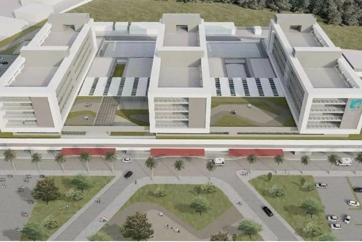 Ocupando uma área de 79,5 mil m², as obras do HUCE foram iniciadas em janeiro de 2021