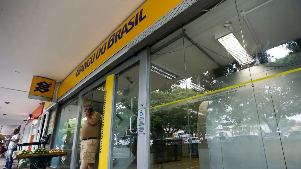Imagem da notícia: Concurso Banco do Brasil 2021 tem edital publicado com 4.489 vagas; veja detalhes para o Ceará 