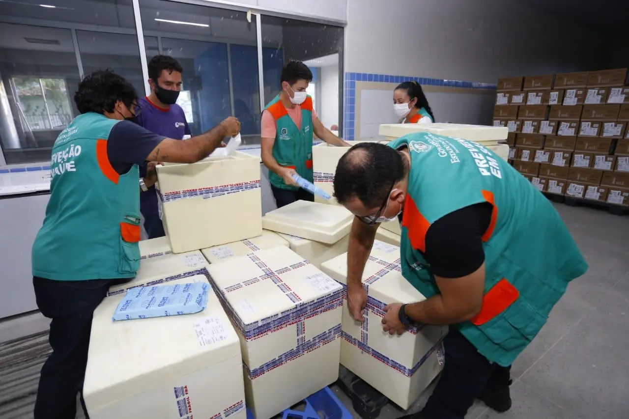 Imagem da notícia: Cidades do Ceará começam a receber vacina da Janssen e planejam utilização a partir de hoje (25)