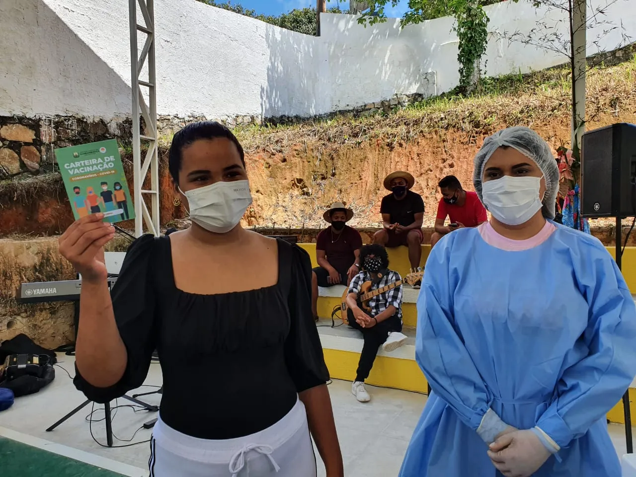 Érika Martins recebeu a primeira dose da vacina contra Covid-19 em Guaramiranga