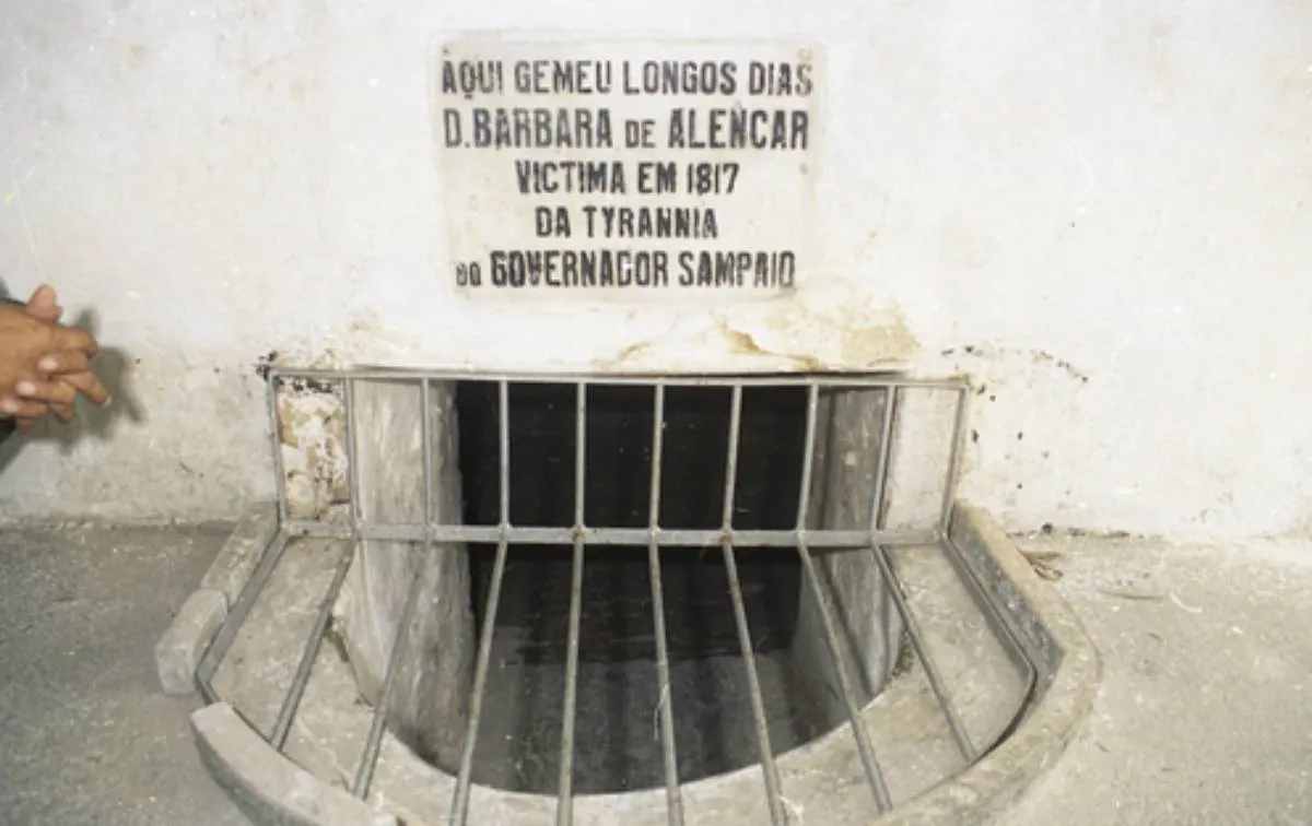 Por causa de sua participação na Revolução Pernambucana de 1817, Bárbara de Alencar foi presa e torturada em uma das celas da Fortaleza de Nossa Senhora de Assunção