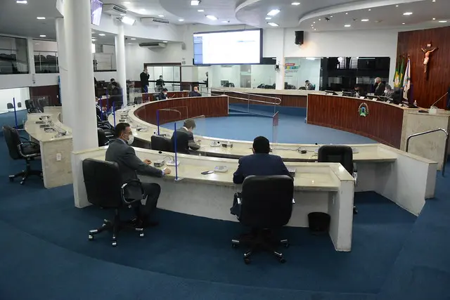 Imagem da notícia: Oito vereadores cederam vagas a suplentes na Câmara de Fortaleza em seis meses 