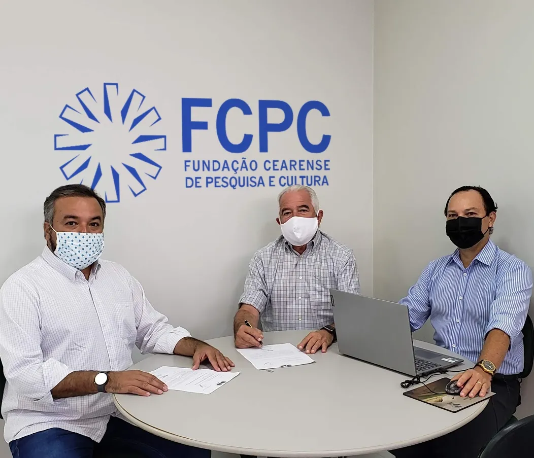 A reunião contou com o presidente da ESA-CE, Eduardo Pragmácio Filho; o vice-presidente da FCPC, Paulo Aragão; e o professor do mestrado profissional em Políticas Públicas e Gestão da Educação Superior (Poleduc) da UFC, Wagner Andriola.