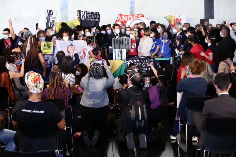 Imagem da notícia: Superpedido de impeachment é só mais um; pressão política é o diferencial