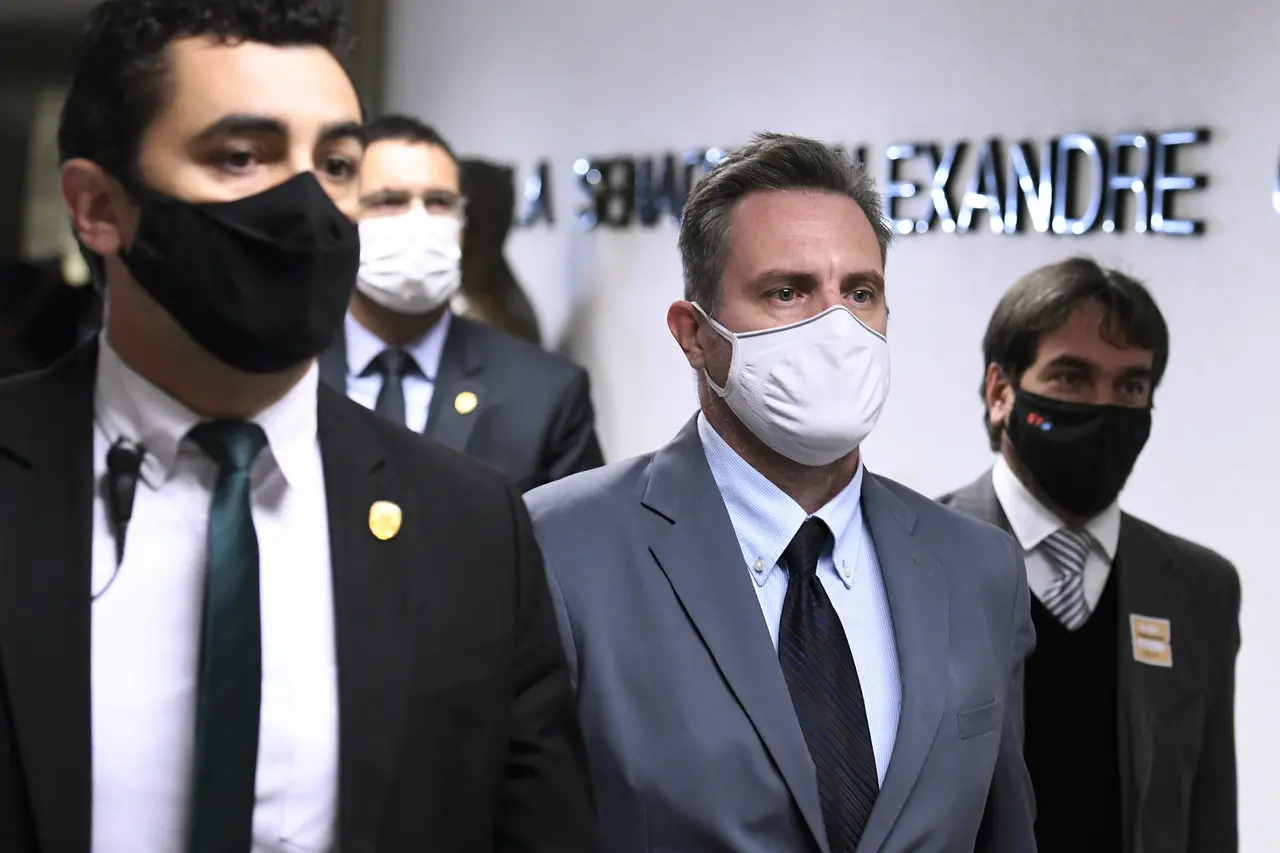 Imagem da notícia: Luiz Paulo Dominguetti cita deputado Luís Miranda em compra de doses e mostra áudio na CPI da Covid