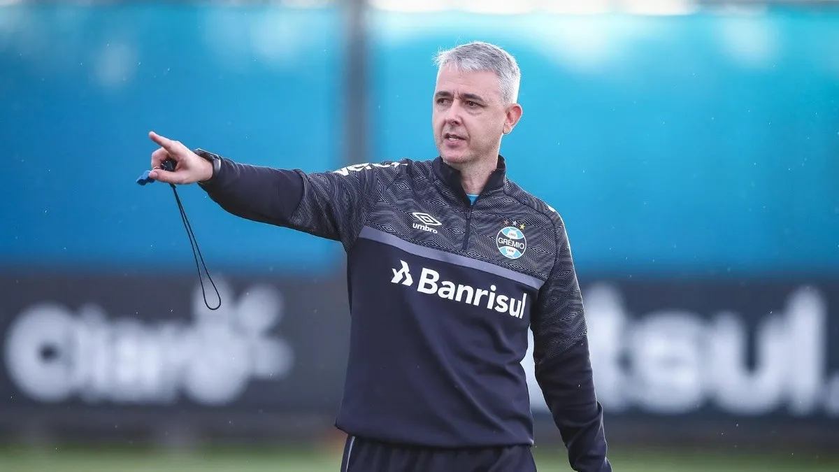 Tiago Nunes comandou o Grêmio por 20 jogos e foi campeão gaúcho em 2021