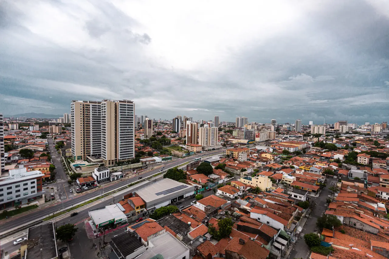 Imagem da notícia: Após pico da 2ª onda, Regional 4 passa a registrar maior taxa de mortes por Covid-19 em Fortaleza 
